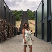 Nachhelferin für Englisch. Ich bin bereit zu lernen und ich mag Kinder. Vielen Dank